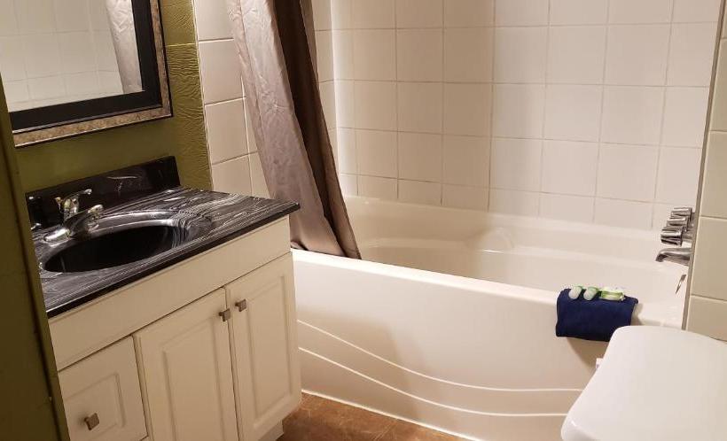 Malahat Bungalows Motel