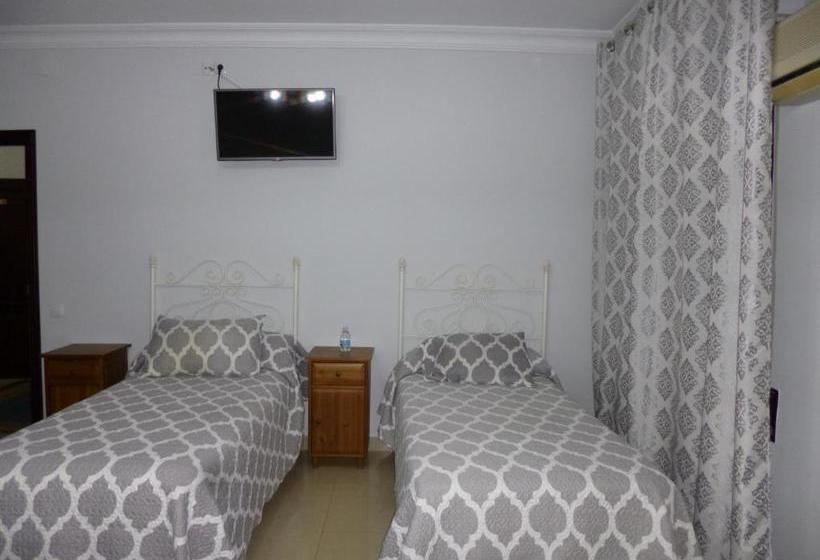 호스텔 Hostal Virgen Del Rocio