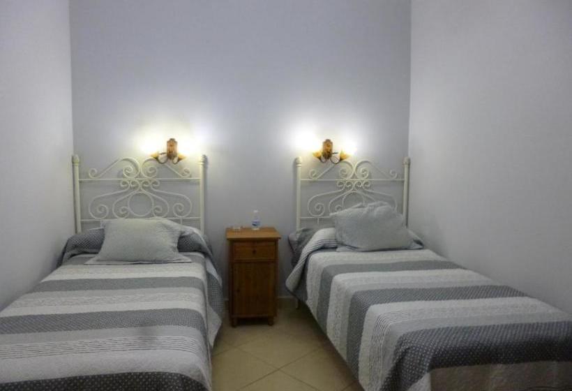 호스텔 Hostal Virgen Del Rocio