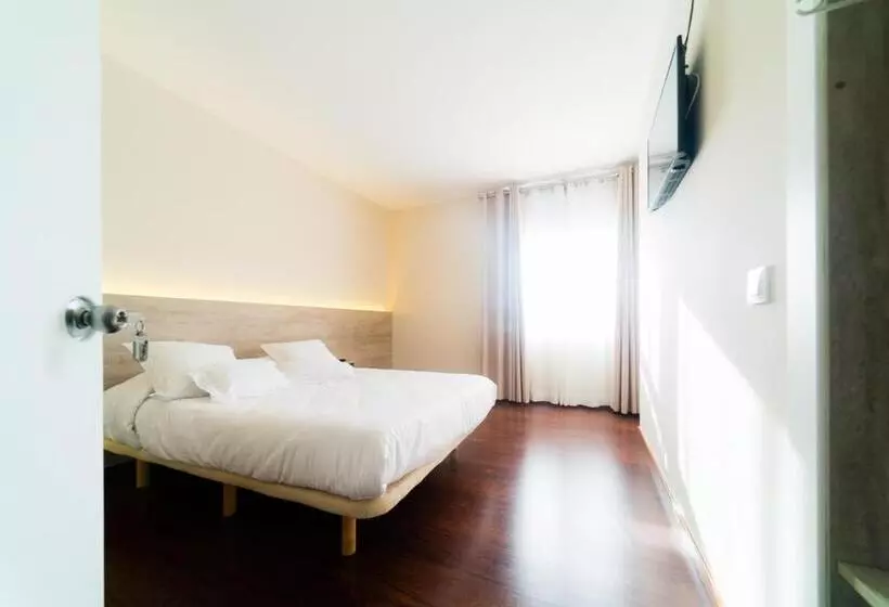 Hotelli El Pi De Sant Just   Habitacions I Apartaments