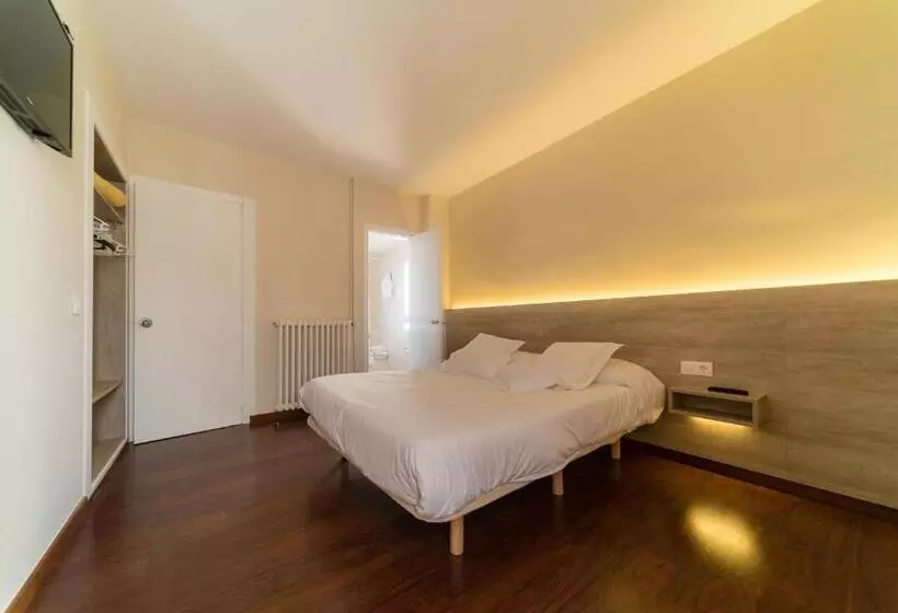Hotelli El Pi De Sant Just   Habitacions I Apartaments