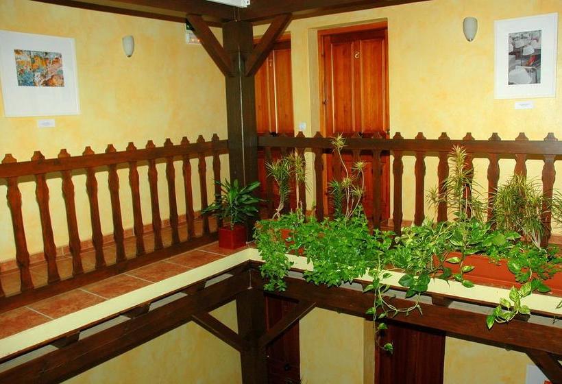 Отель La Casa Grande De Alpandeire