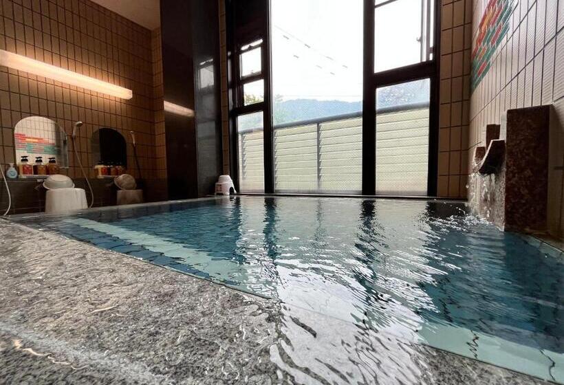 旅館 Gokayama Onsen Akaokan