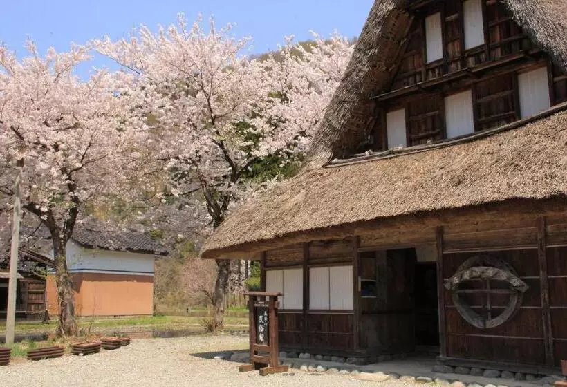 旅館 Gokayama Onsen Akaokan