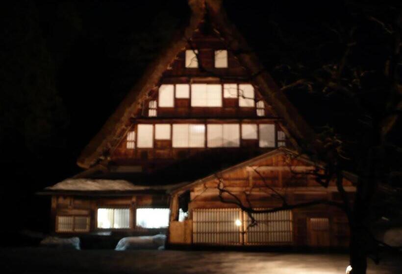 旅館 Gokayama Onsen Akaokan