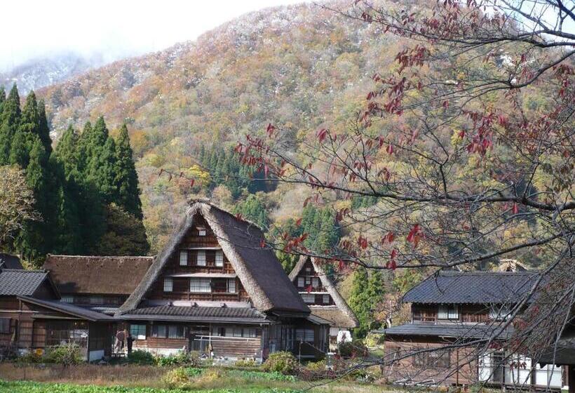 旅館 Gokayama Onsen Akaokan