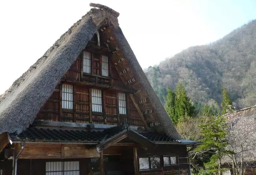 旅館 Gokayama Onsen Akaokan