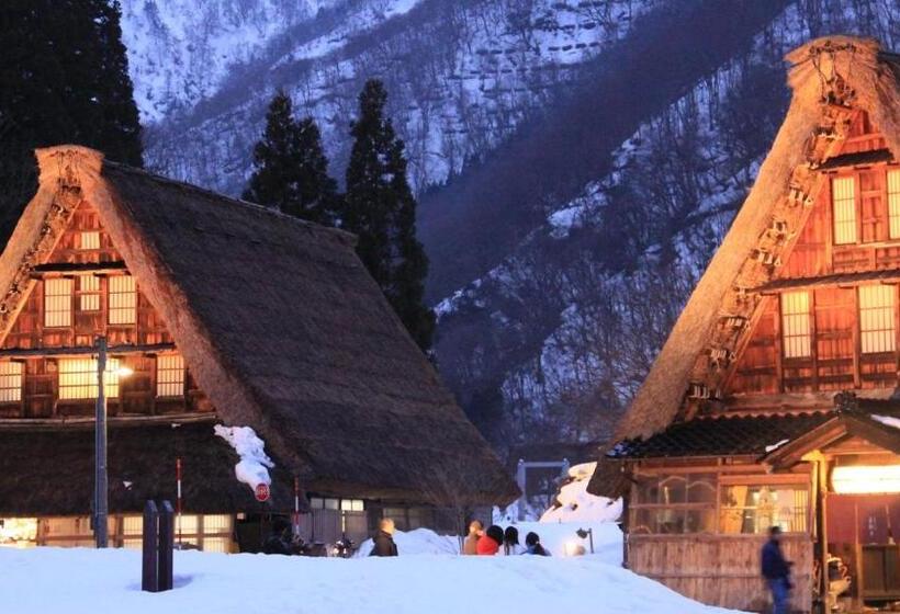 旅館 Gokayama Onsen Akaokan