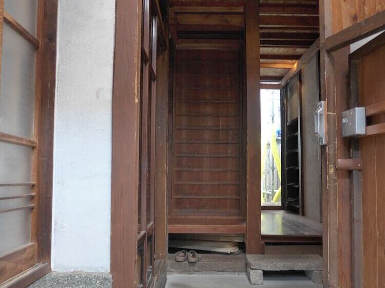 Small World Guest House   Hostel