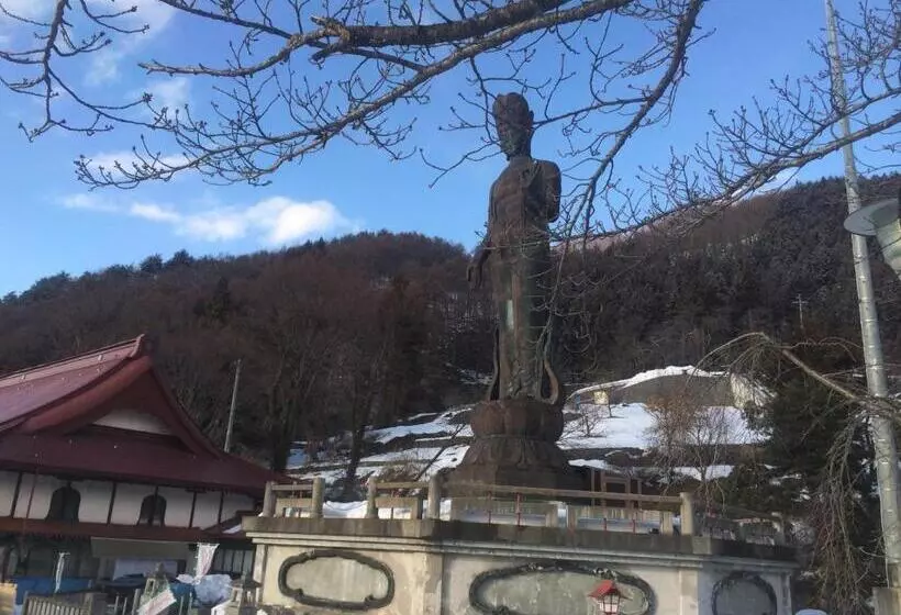 ریوکان Yudanaka Onsen Yamazakiya