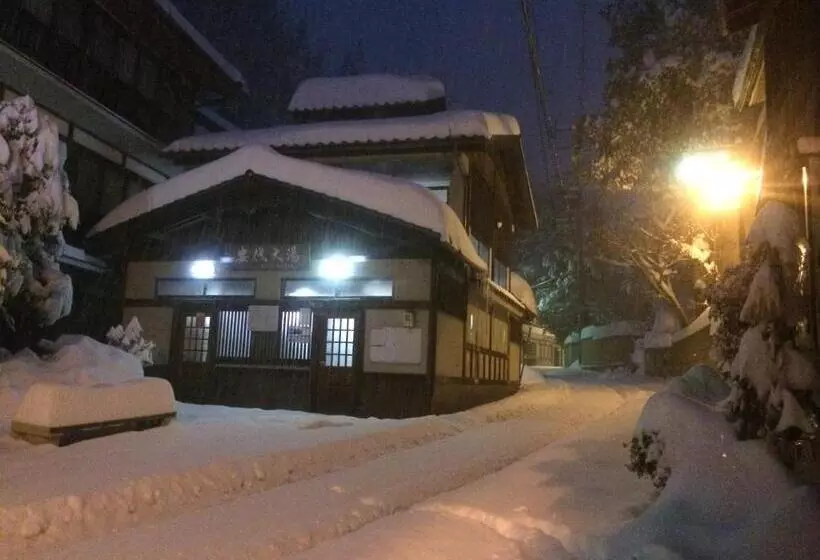 ریوکان Yudanaka Onsen Yamazakiya