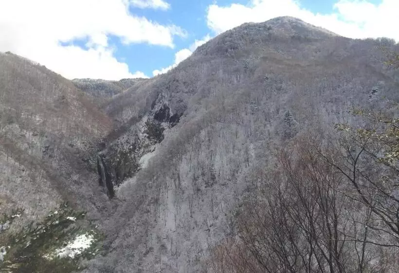 ریوکان Yudanaka Onsen Yamazakiya