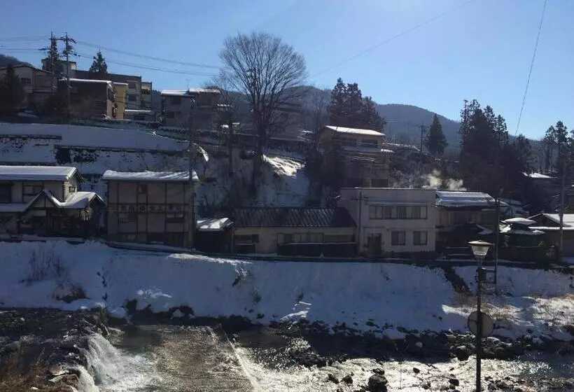 ریوکان Yudanaka Onsen Yamazakiya