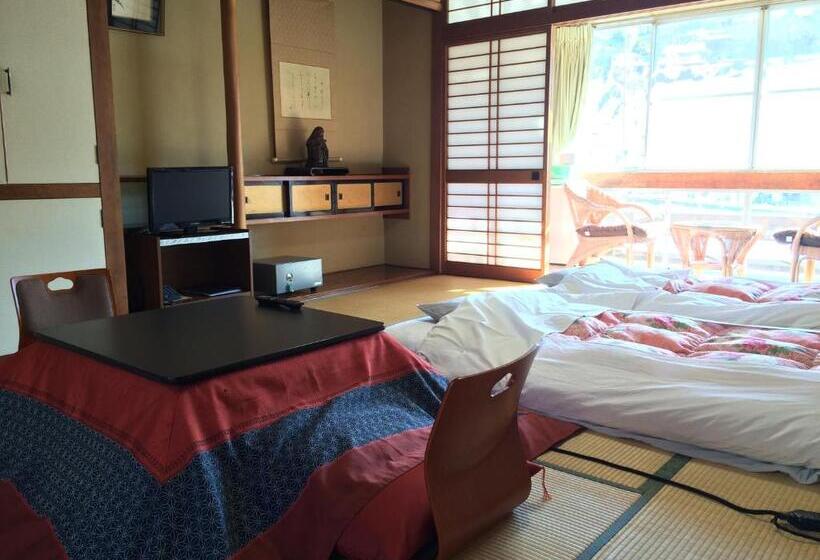 ريوكان Yudanaka Onsen Yamazakiya