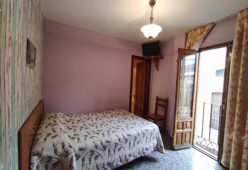 هاستل Hostal Plaza