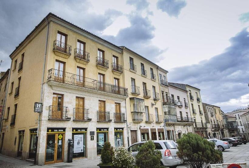 هاستل Hostal Plaza