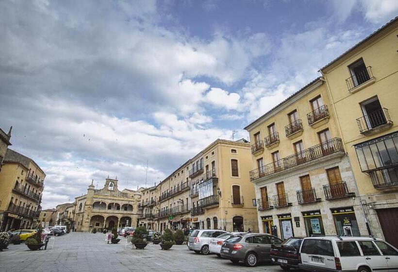 هاستل Hostal Plaza