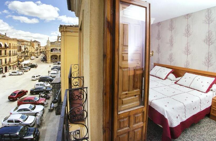 هاستل Hostal Plaza