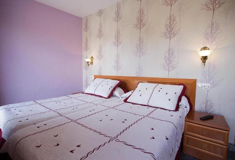 هاستل Hostal Plaza