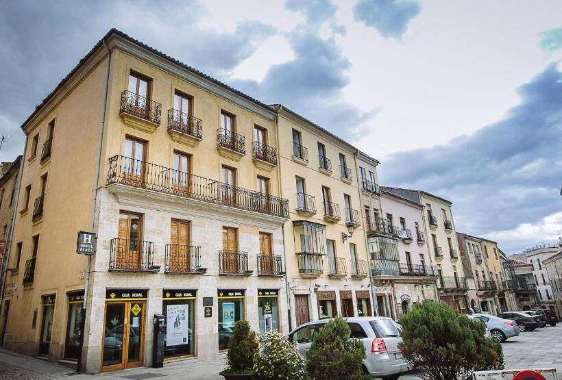 هاستل Hostal Plaza