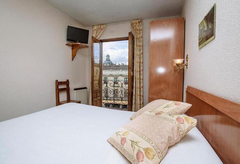 هاستل Hostal Plaza