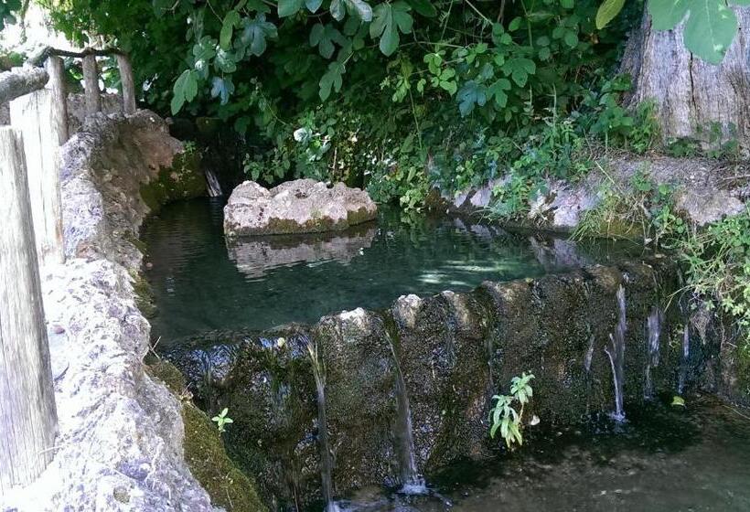 تختخواب و صبحانه Chorros Del Río Mundo