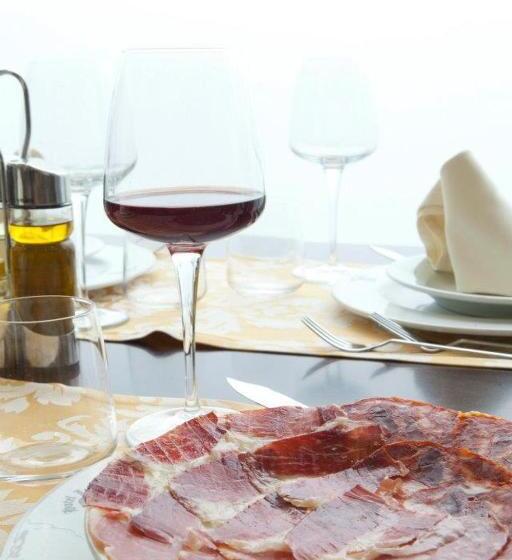 فندق Complejo Leo 24h