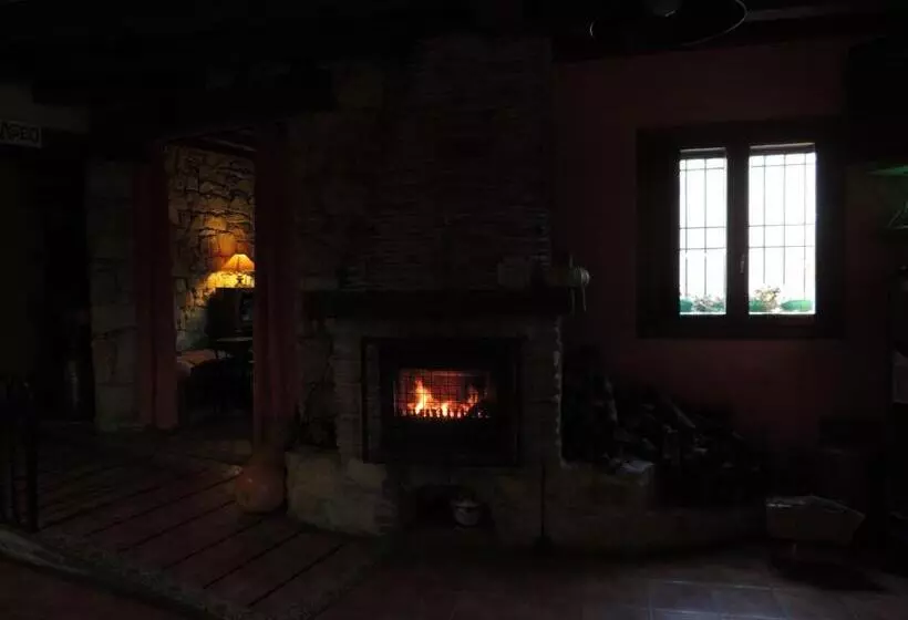 Hotelli El Rincón De Las Hoces Del Duratón
