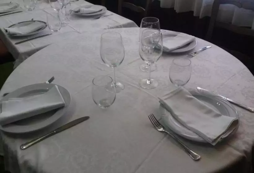 ホテル Hostal Los Galgos