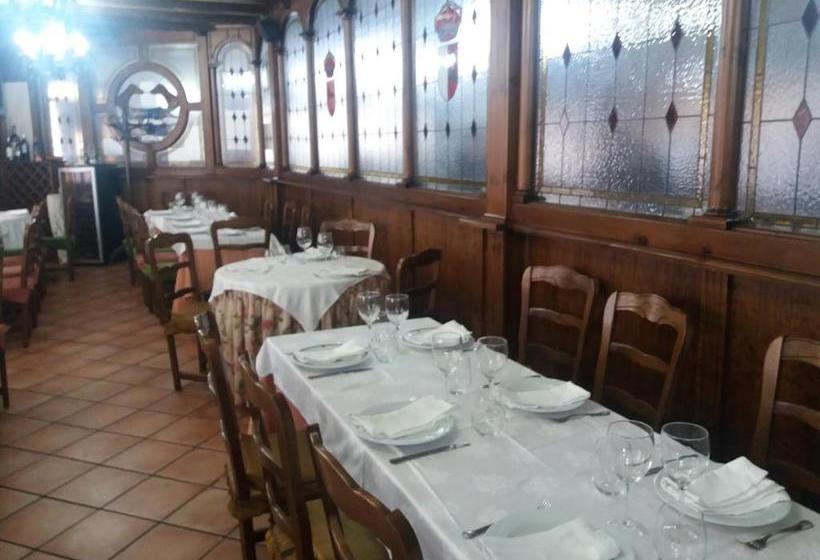 Отель Hostal Los Galgos