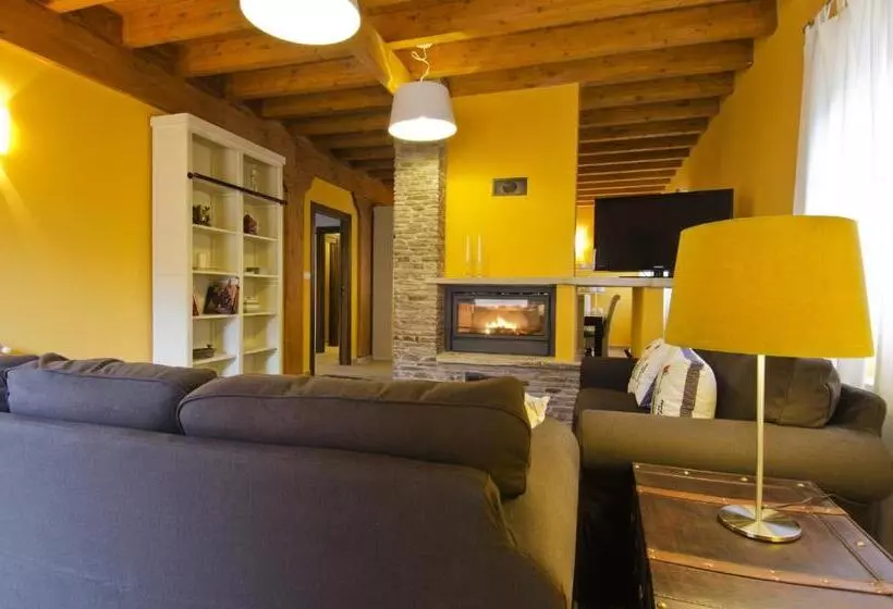 هتل La Casona De La Mesta