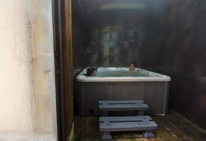 هتل La Casona De La Mesta