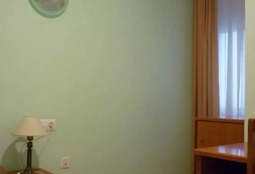 هتل Tuto