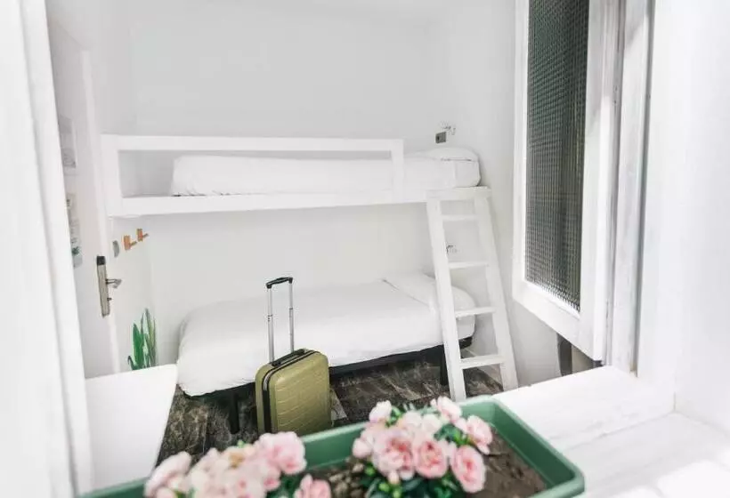 La Cocotera Boutique Hostel & Coworking