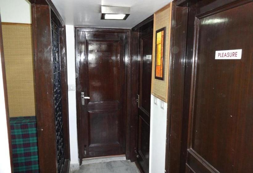 تختخواب و صبحانه Rams Inn