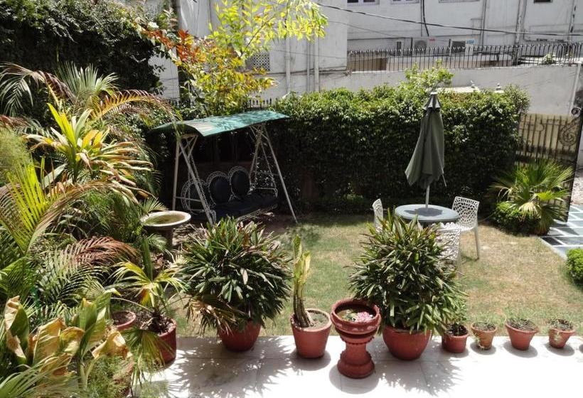 تختخواب و صبحانه Rams Inn