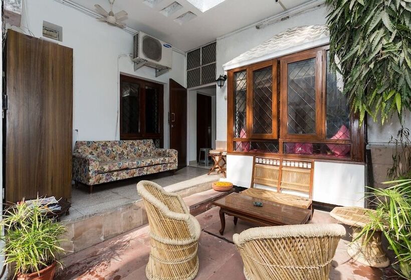 Eleven Bed & Breakfast