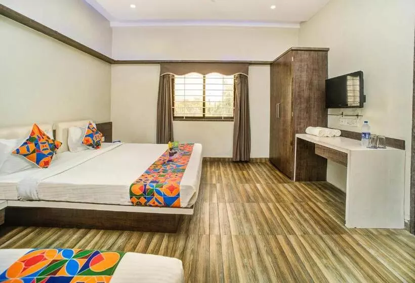 Fabhotel Bee Town