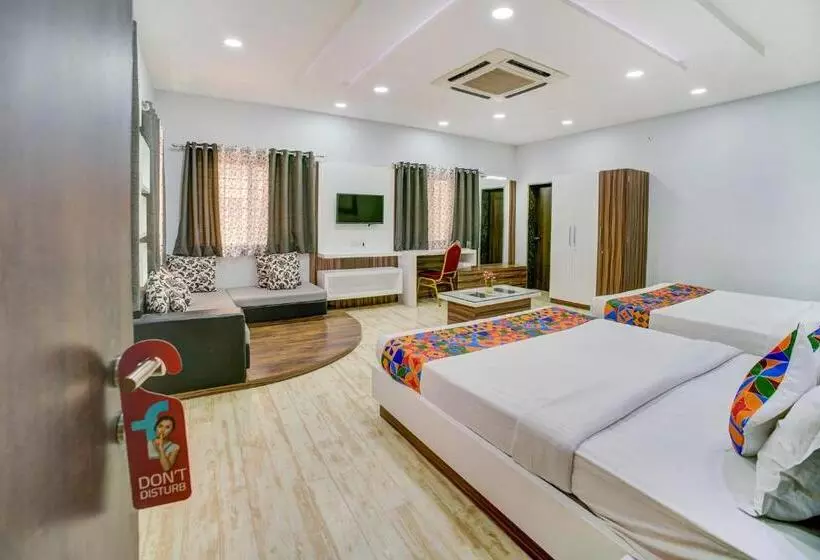 Fabhotel Bee Town