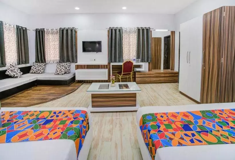 Fabhotel Bee Town