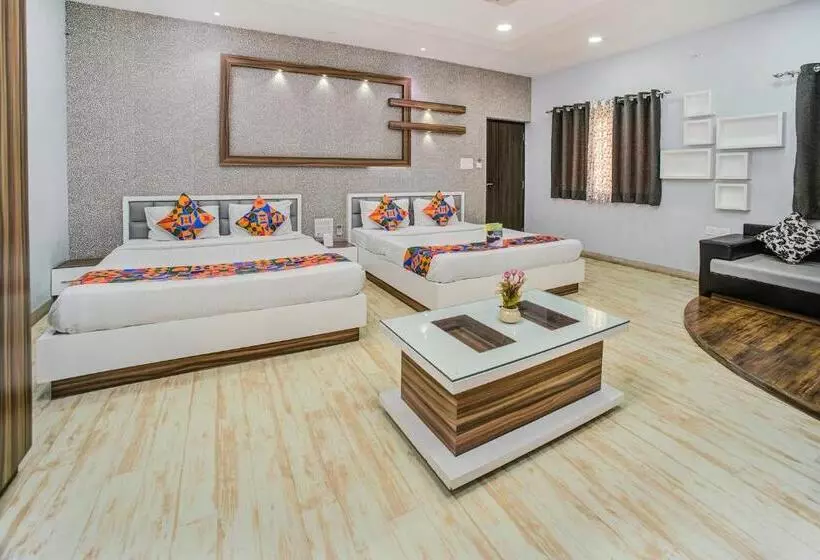Fabhotel Bee Town