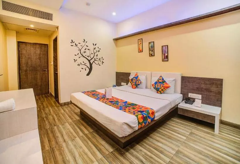 Fabhotel Bee Town