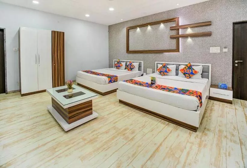 Fabhotel Bee Town