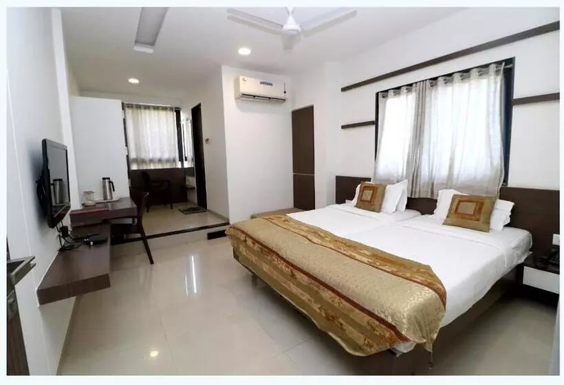 Hotelli Girnar