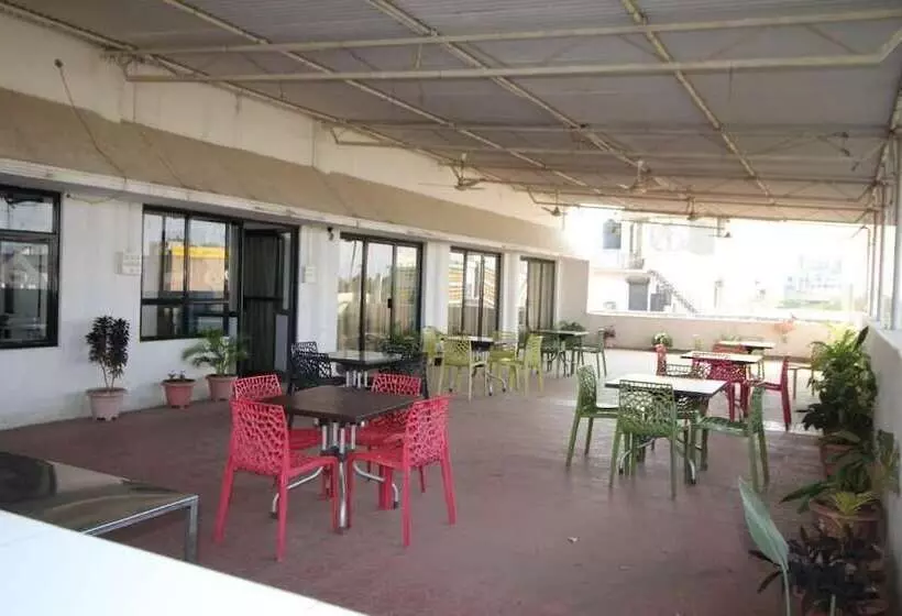 Hotelli Girnar