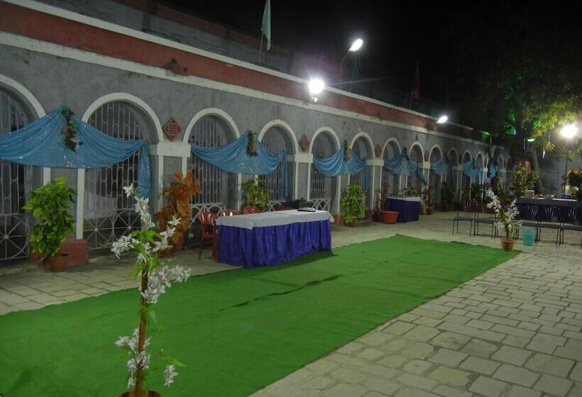 בית מלון כפרי Grand Barrack