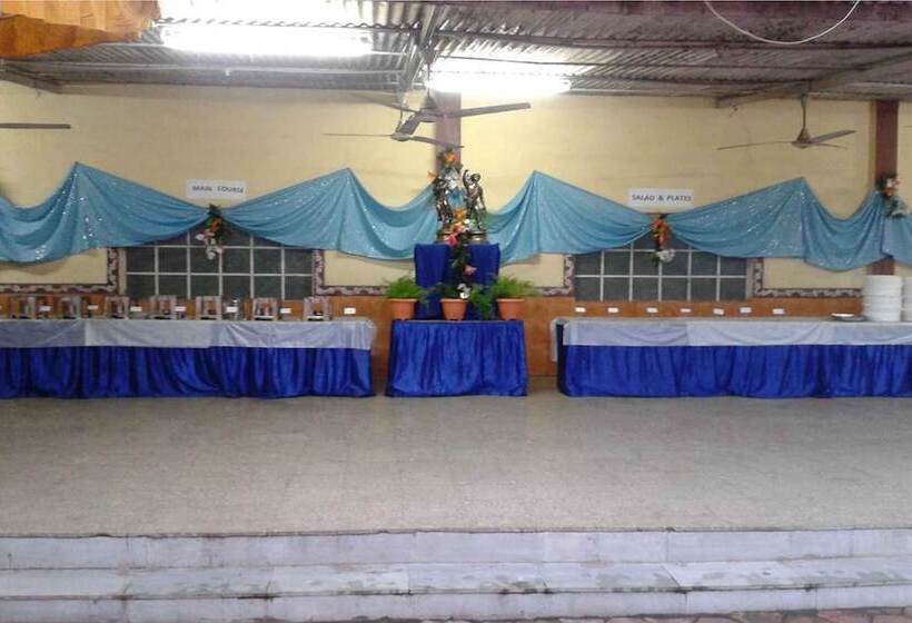 בית מלון כפרי Grand Barrack