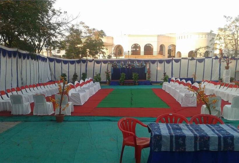 בית מלון כפרי Grand Barrack