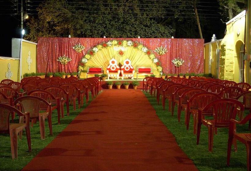 בית מלון כפרי Grand Barrack