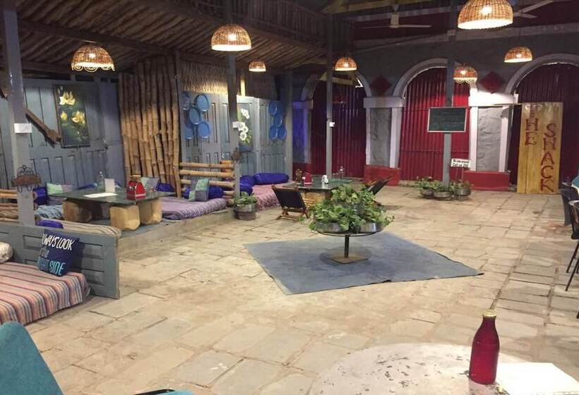 בית מלון כפרי Grand Barrack